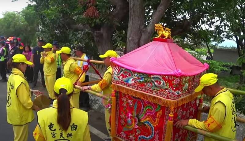 白沙屯媽祖進香團北返鑾轎,6日上午進人南投名間鄉,為200年來頭一遭。(圖擷取自白沙屯媽祖網路直播電視台) 白沙屯媽祖進香團北返鑾轎,6日上午進人南投名間鄉,為200年來頭一遭。(圖擷取自白沙屯媽祖網路直播電視台)