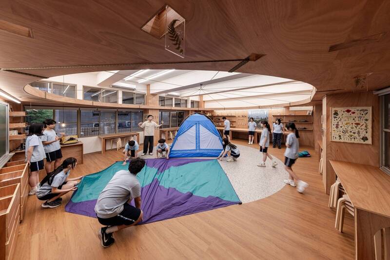 新北市立青山國中小學的童軍教室,擁有大型器材教學情境。(教育部提供) 新北市立青山國中小學的童軍教室,擁有大型器材教學情境。(教育部提供)