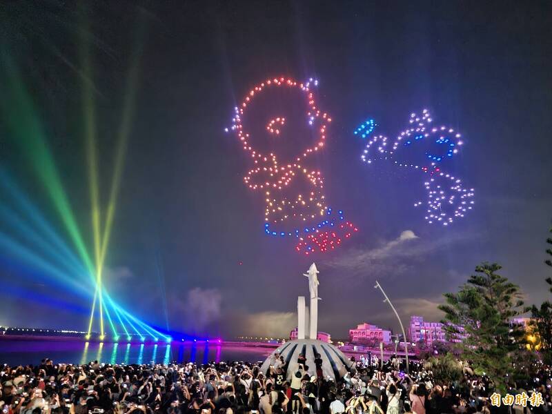 澎湖海上火花節無人機秀5月19日到6月19日復飛10場次,之前的廠商友情支援。(記者劉禹慶攝) 澎湖海上火花節無人機秀5月19日到6月19日復飛10場次,之前的廠商友情支援。(記者劉禹慶攝)