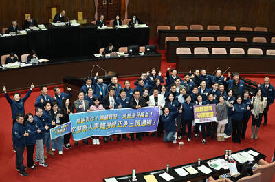 胡，怎麼說》「傅崐萁們」非走開不可！